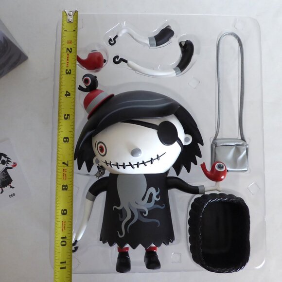 RARE NEW 9” LE 500 2005 OCTOCITY SCARY GIRL PIRATE DESIGNER VINYL FIGURE - Picture 3 of 14